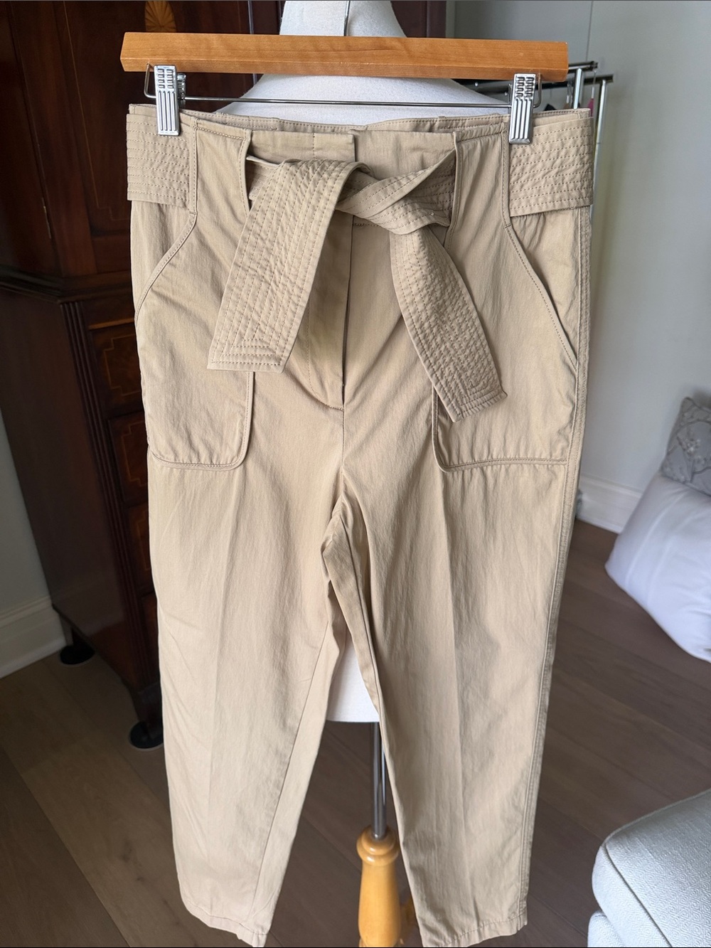 Veronica Beard women’s like new  Mahary khaki pants with belt size 8